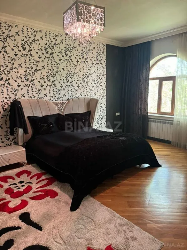 Satılır 5 otaqlı həyət evi 500 m²
