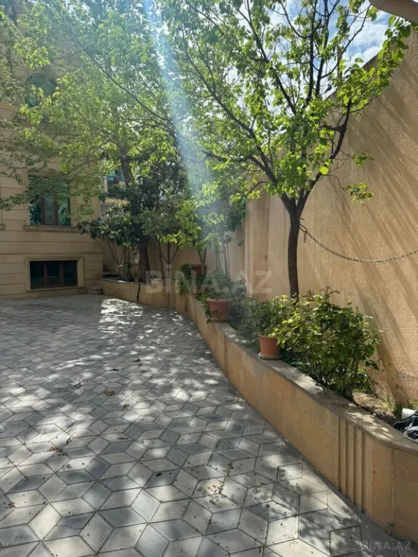 Satılır 5 otaqlı həyət evi 500 m²