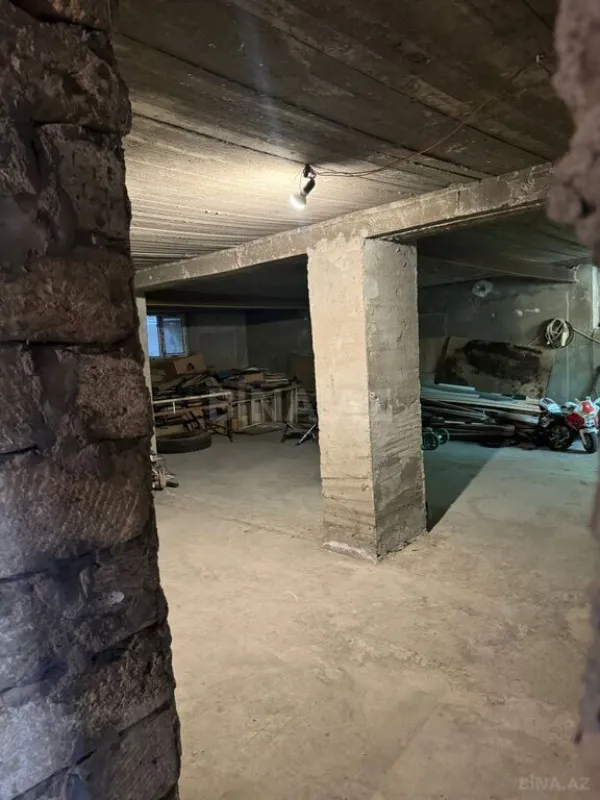 Satılır 5 otaqlı həyət evi 500 m²