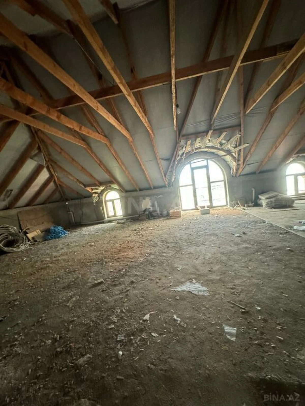 Satılır 5 otaqlı həyət evi 500 m²