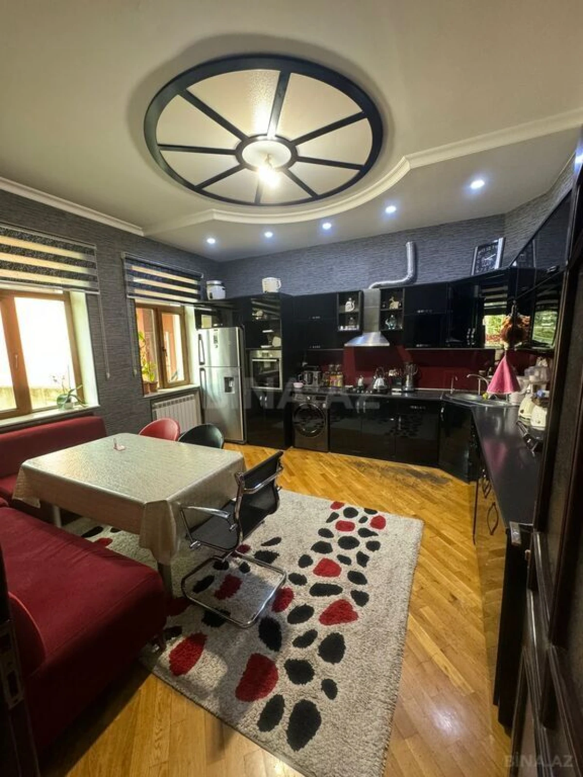 Satılır 5 otaqlı həyət evi 500 m²