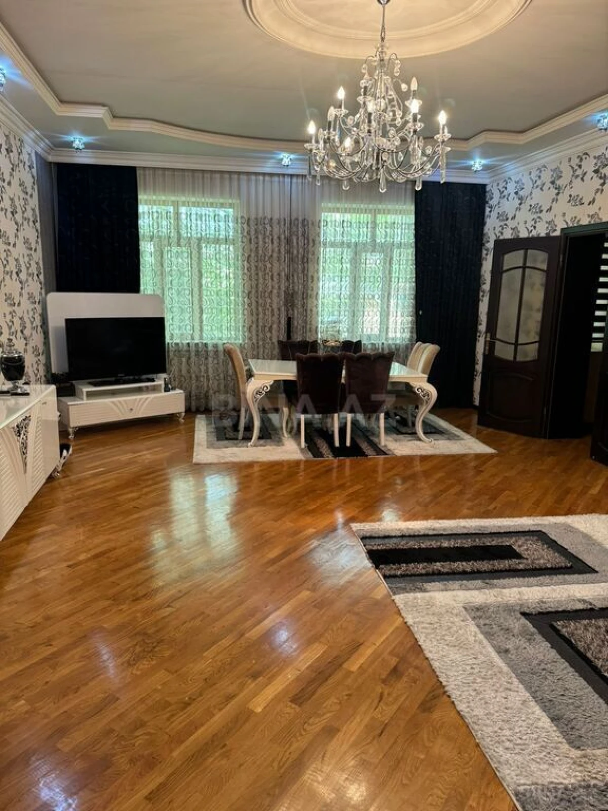 Satılır 5 otaqlı həyət evi 500 m²