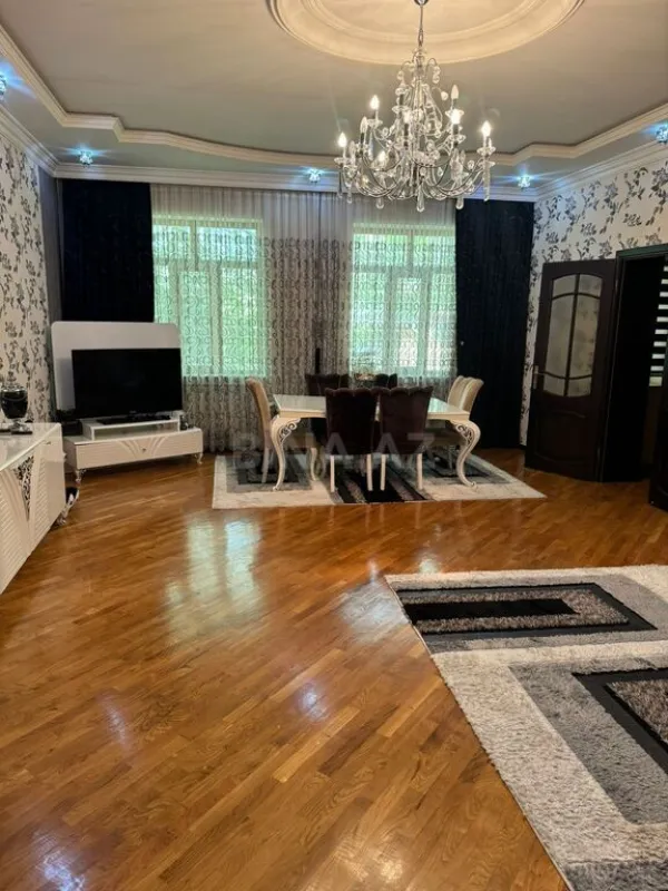 Satılır 5 otaqlı həyət evi 500 m²