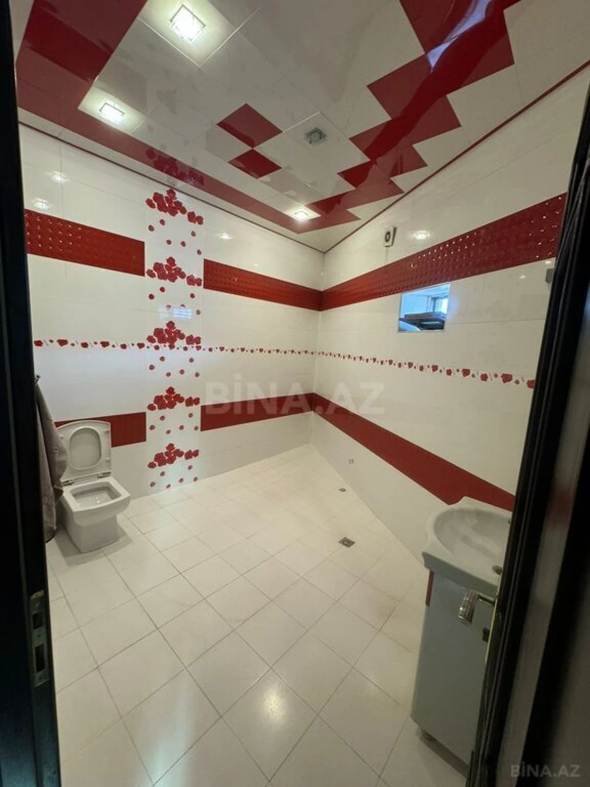 Satılır 5 otaqlı həyət evi 500 m²