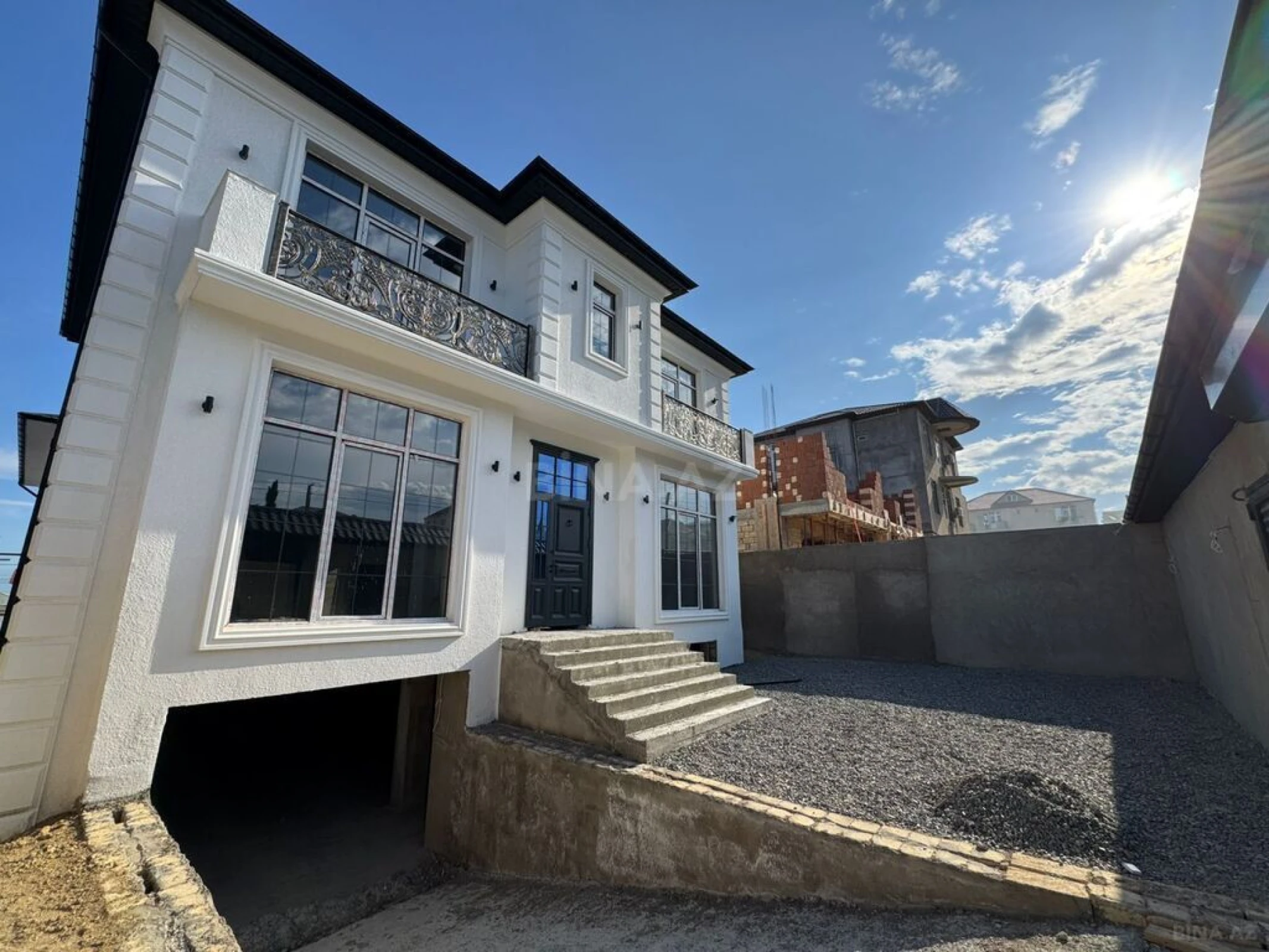 Satılır 6 otaqlı həyət evi 400 m²