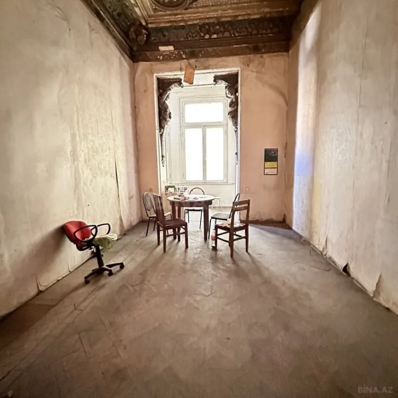 Satılır 6 otaqlı mənzil 220 m²