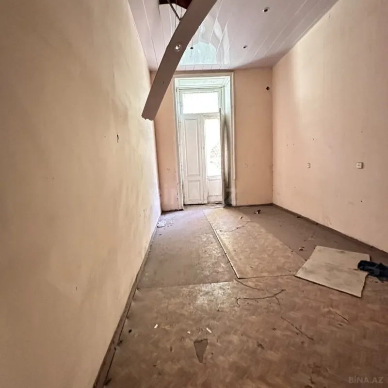 Satılır 6 otaqlı mənzil 220 m²