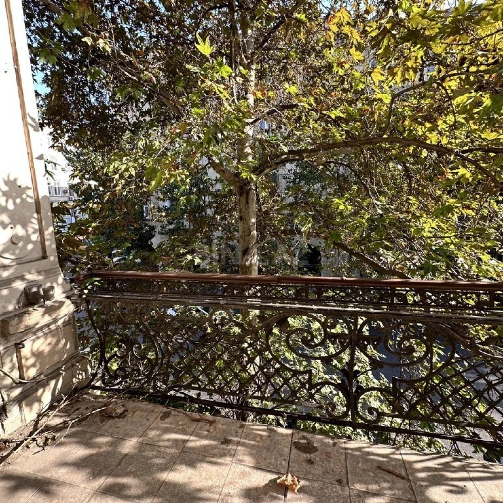 Satılır 6 otaqlı mənzil 220 m²