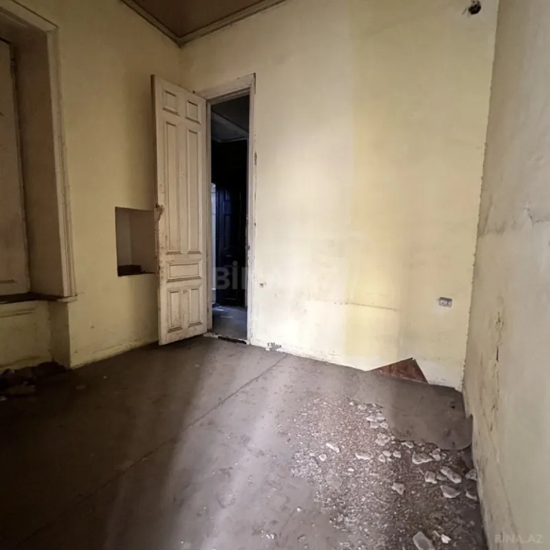 Satılır 6 otaqlı mənzil 220 m²