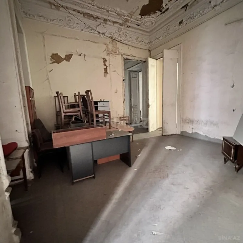 Satılır 6 otaqlı mənzil 220 m²