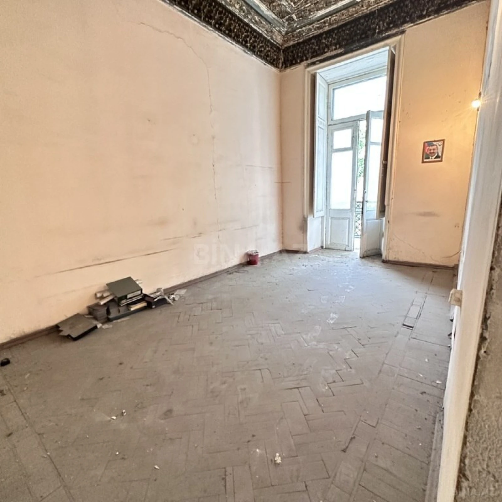 Satılır 6 otaqlı mənzil 220 m²