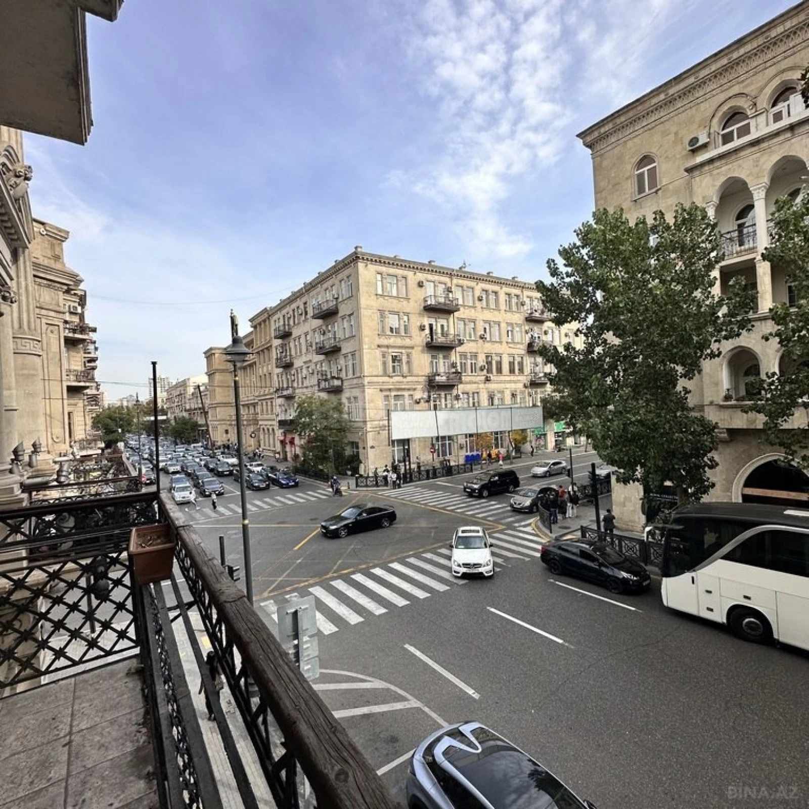 Satılır 6 otaqlı mənzil 220 m²