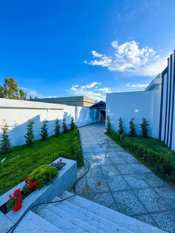 Satılır 4 otaqlı həyət evi 160 m²