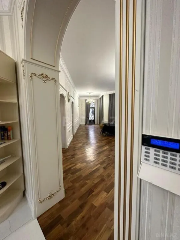 Kirayə verilir 6 otaqlı həyət evi 500 m²