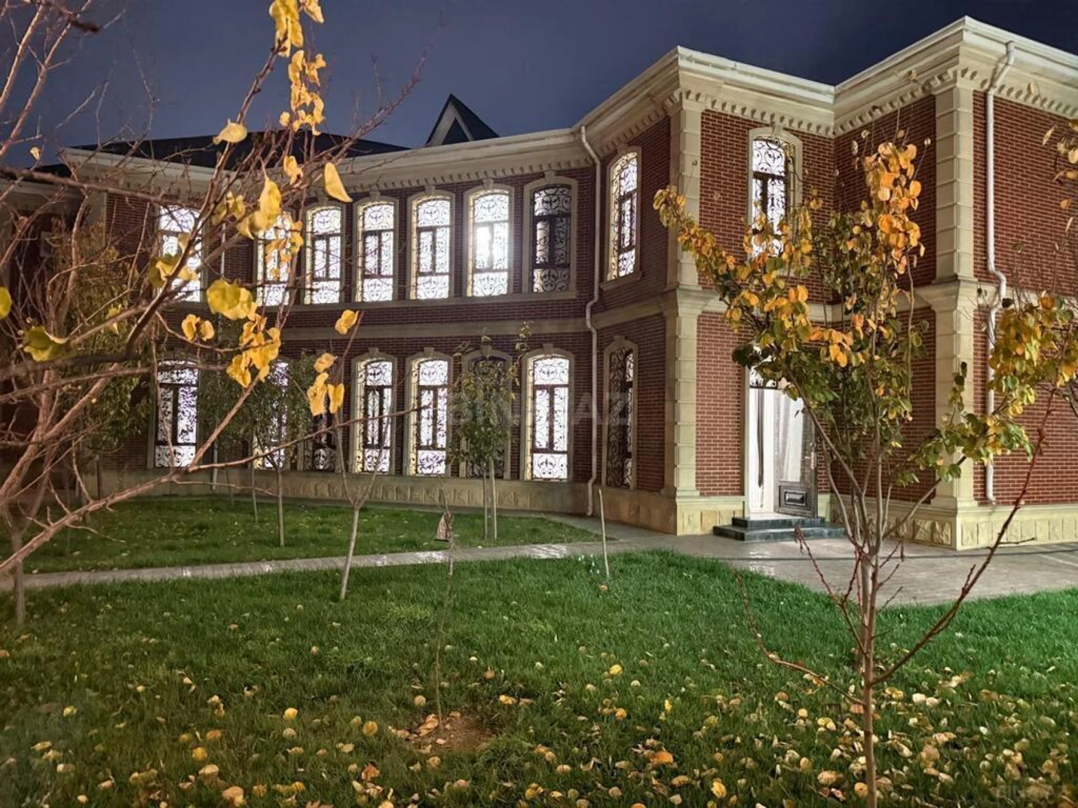 Kirayə verilir 6 otaqlı həyət evi 500 m²