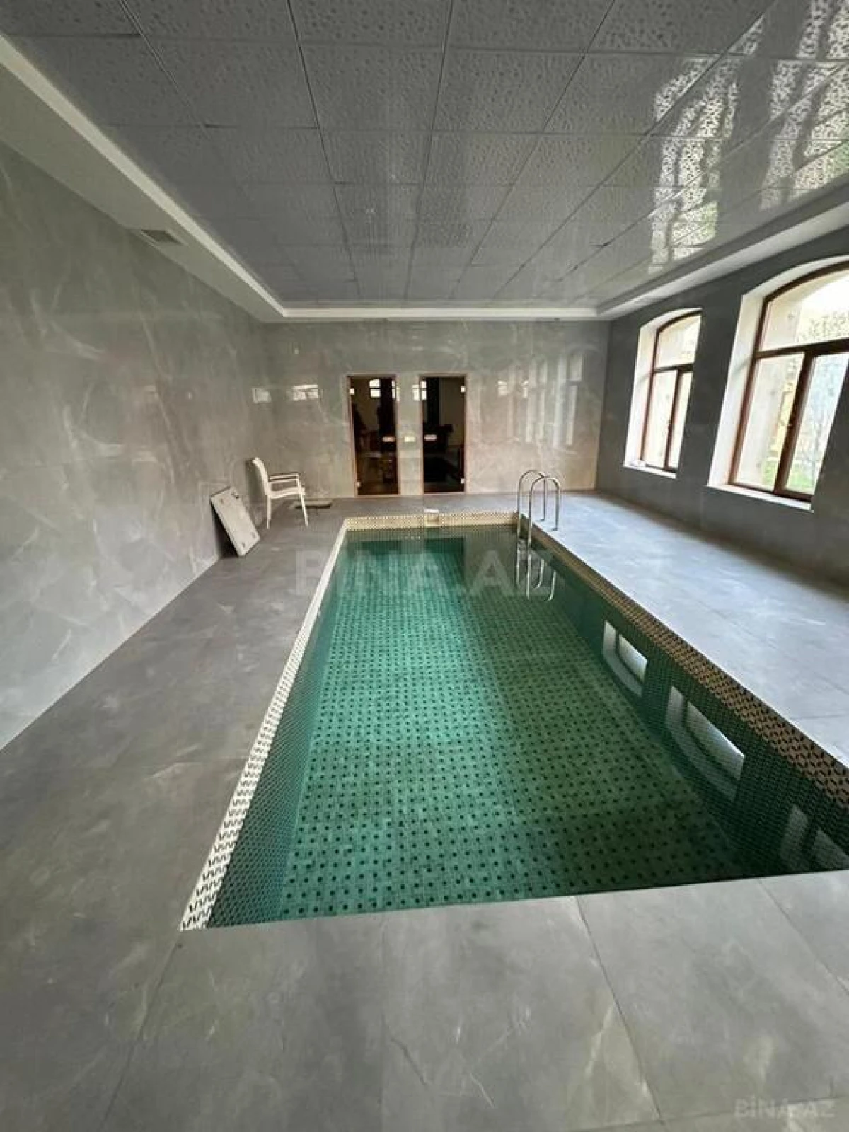 Kirayə verilir 6 otaqlı həyət evi 500 m²