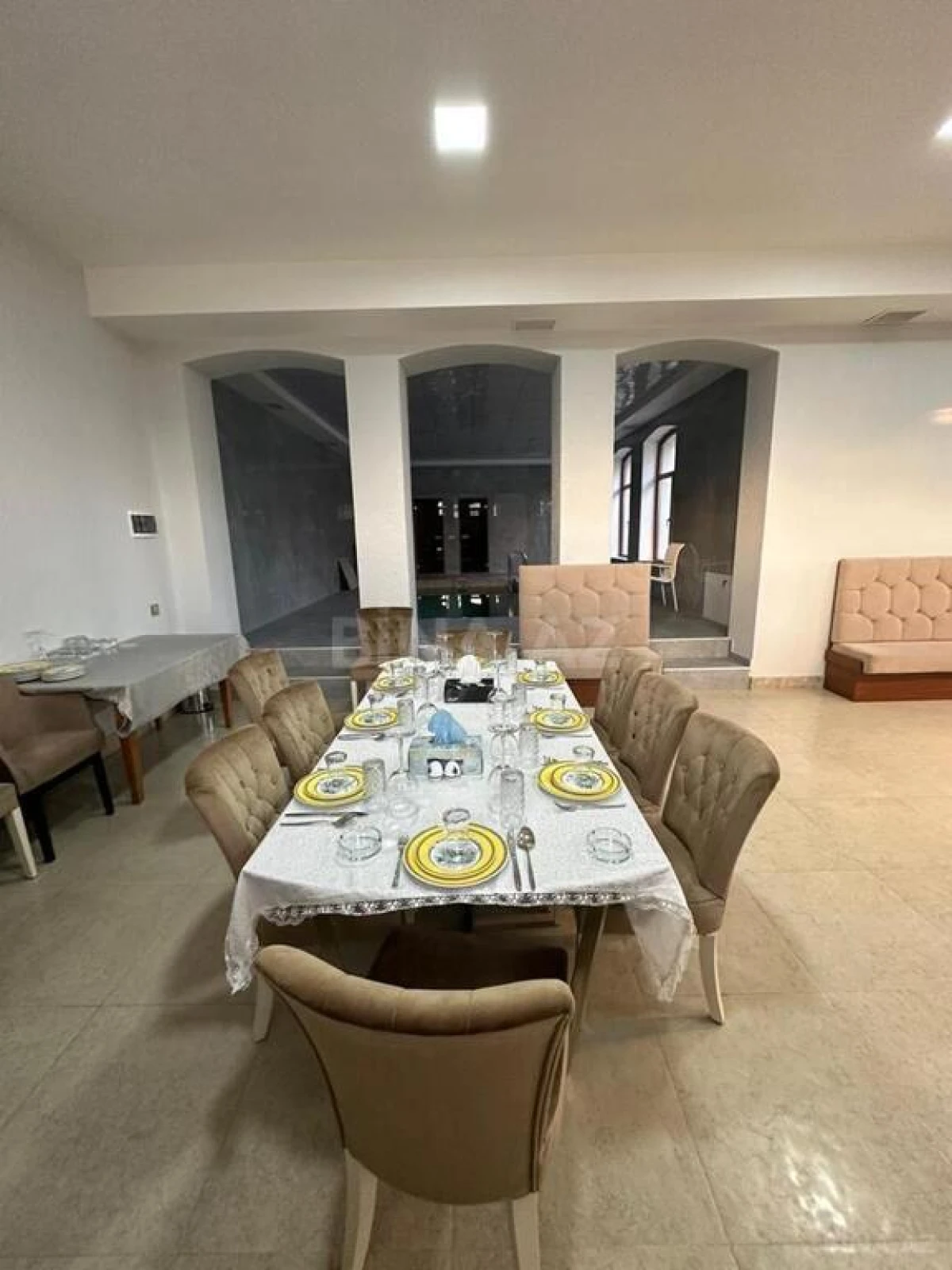 Kirayə verilir 6 otaqlı həyət evi 500 m²