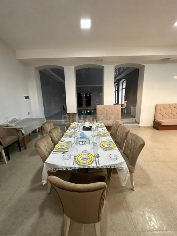 Kirayə verilir 6 otaqlı həyət evi 500 m²