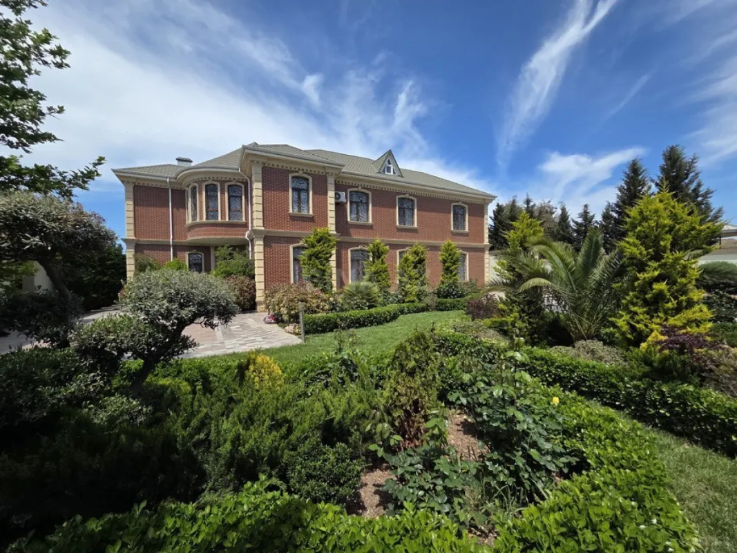 Kirayə verilir 6 otaqlı həyət evi 500 m²