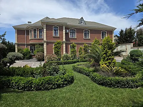 Kirayə verilir 6 otaqlı həyət evi 500 m²