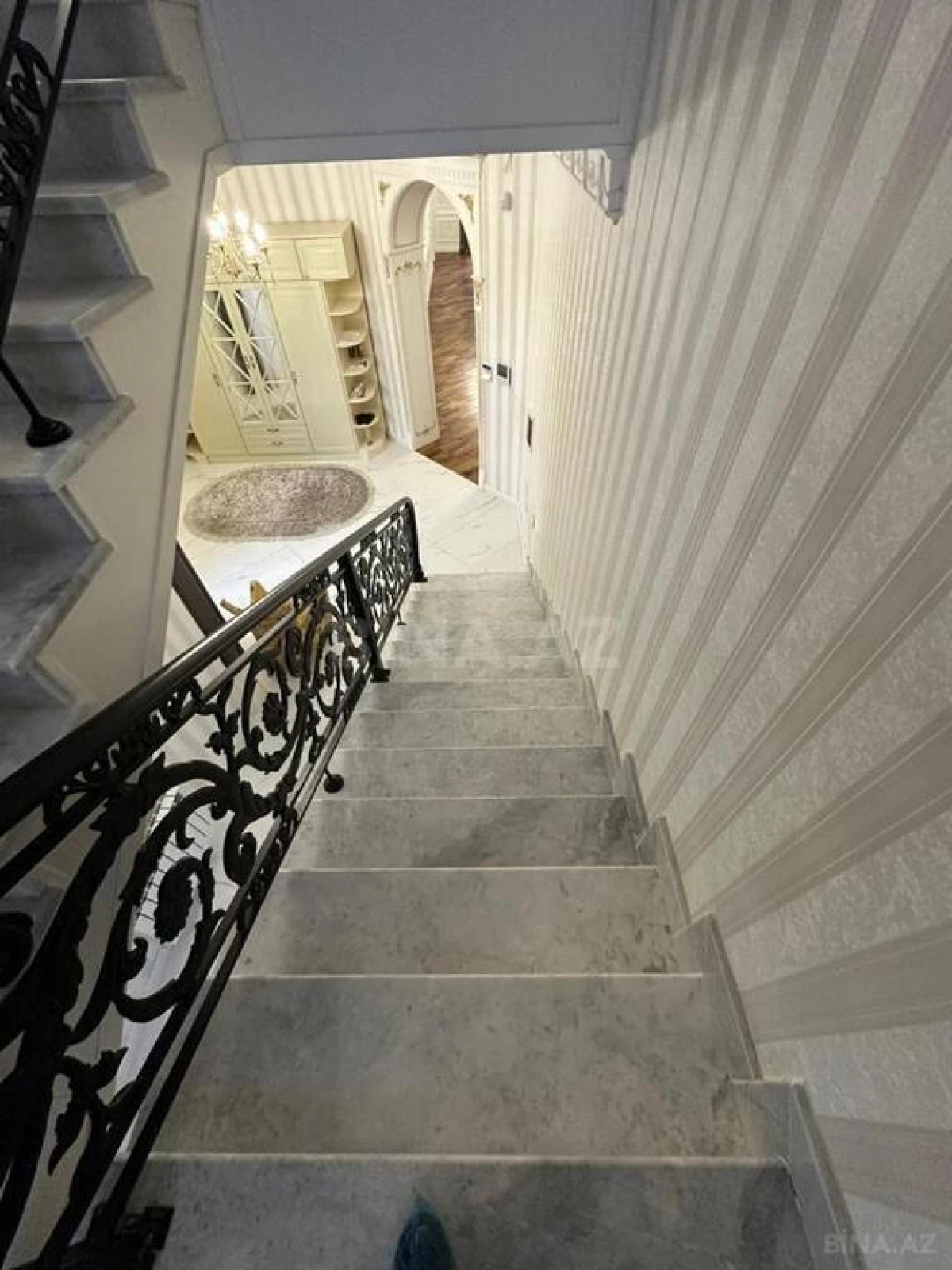 Kirayə verilir 6 otaqlı həyət evi 500 m²