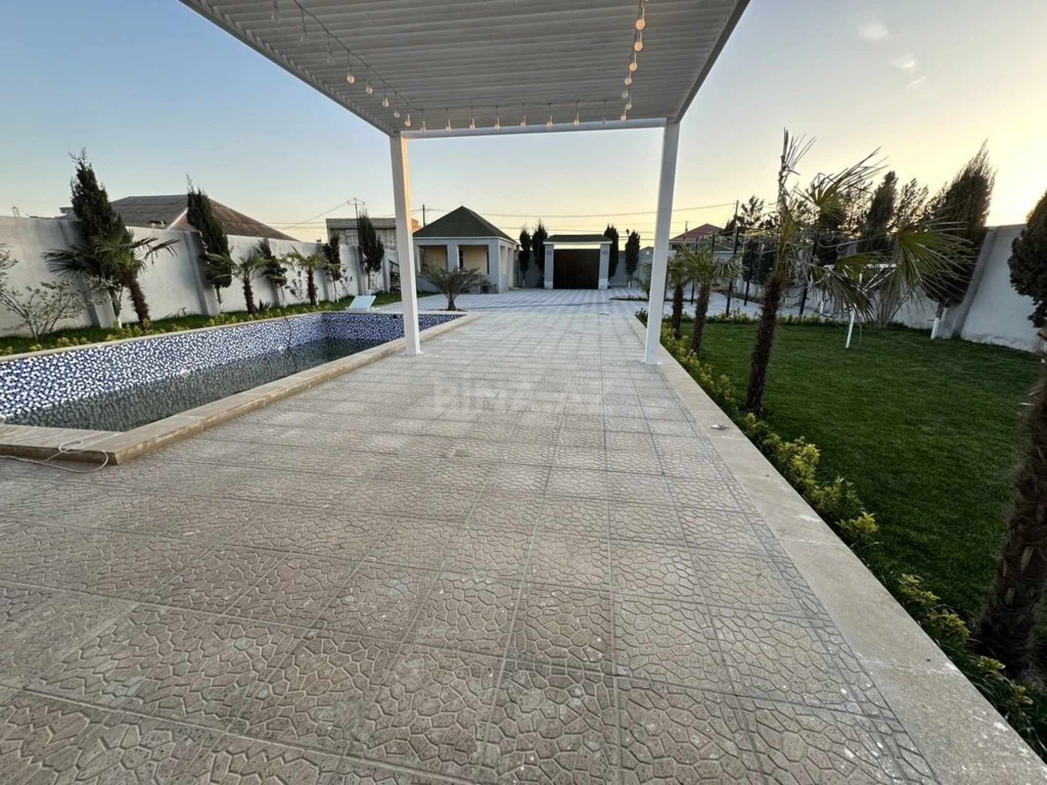 Kirayə verilir 5 otaqlı həyət evi 200 m²