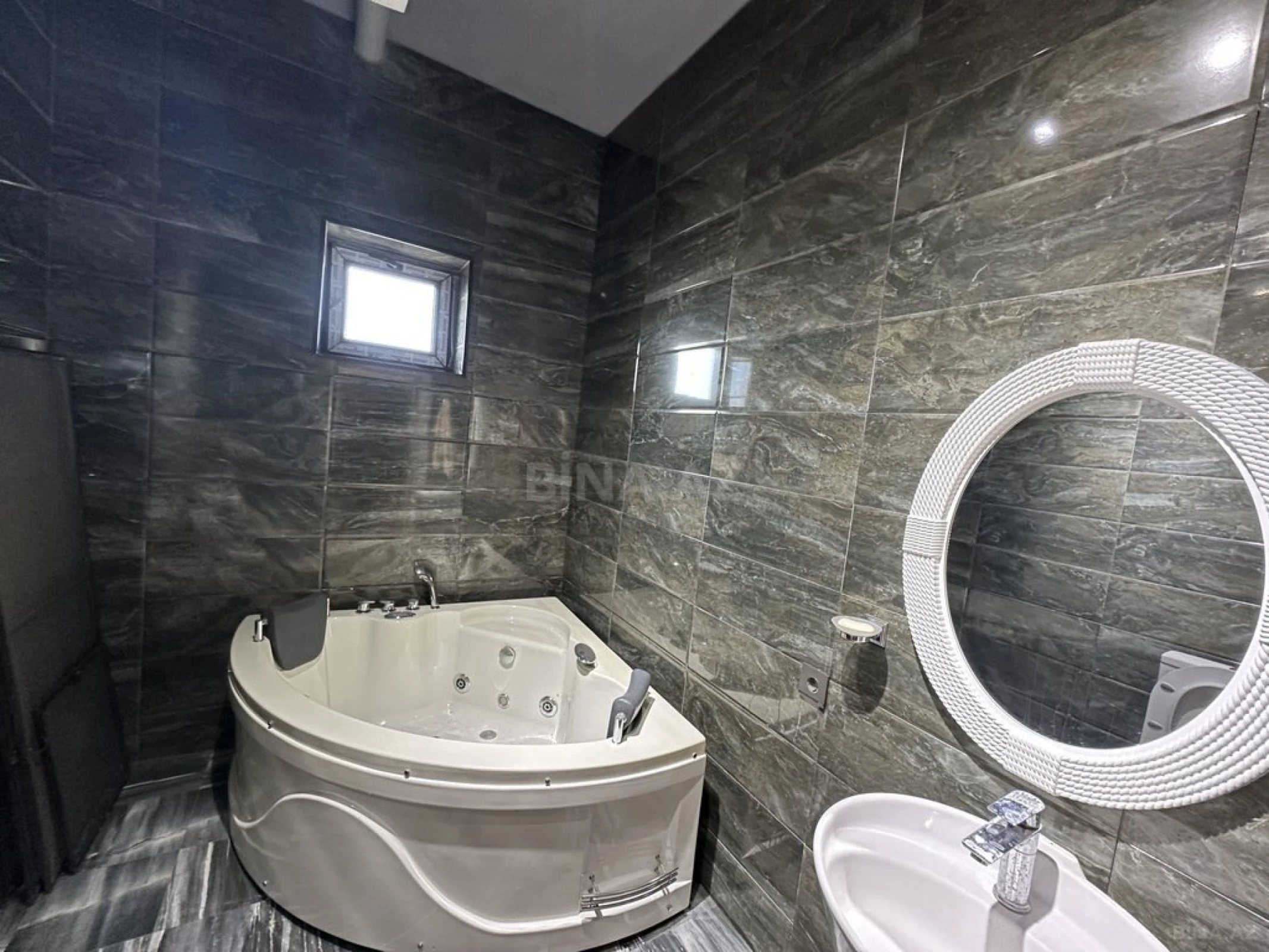 Kirayə verilir 5 otaqlı həyət evi 200 m²