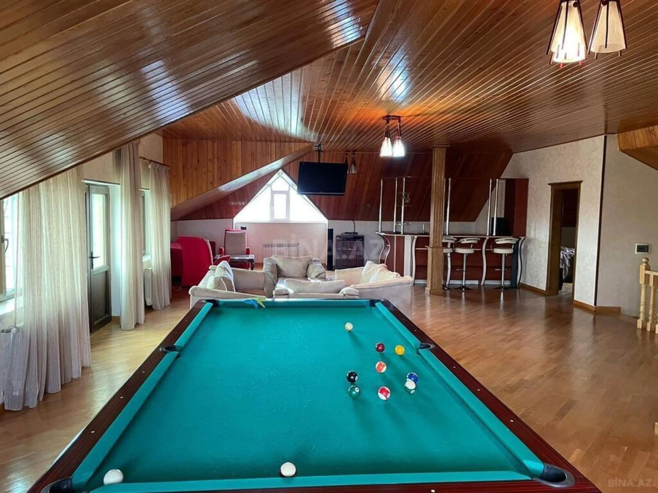 Kirayə verilir 6 otaqlı həyət evi 450 m²