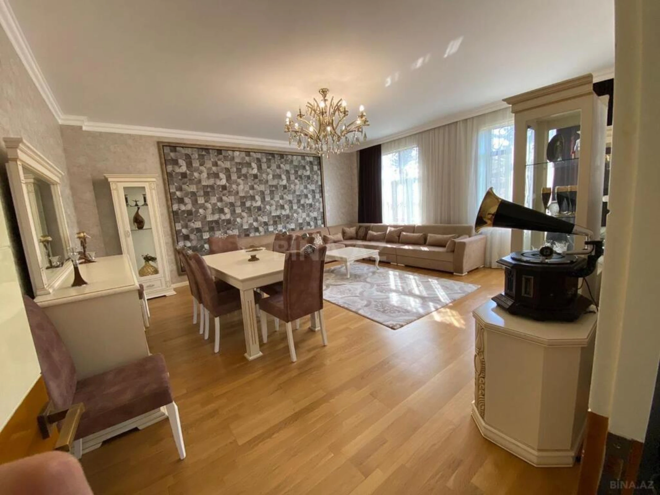 Kirayə verilir 6 otaqlı həyət evi 450 m²