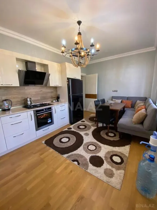 Kirayə verilir 6 otaqlı həyət evi 450 m²