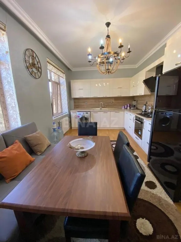 Kirayə verilir 6 otaqlı həyət evi 450 m²