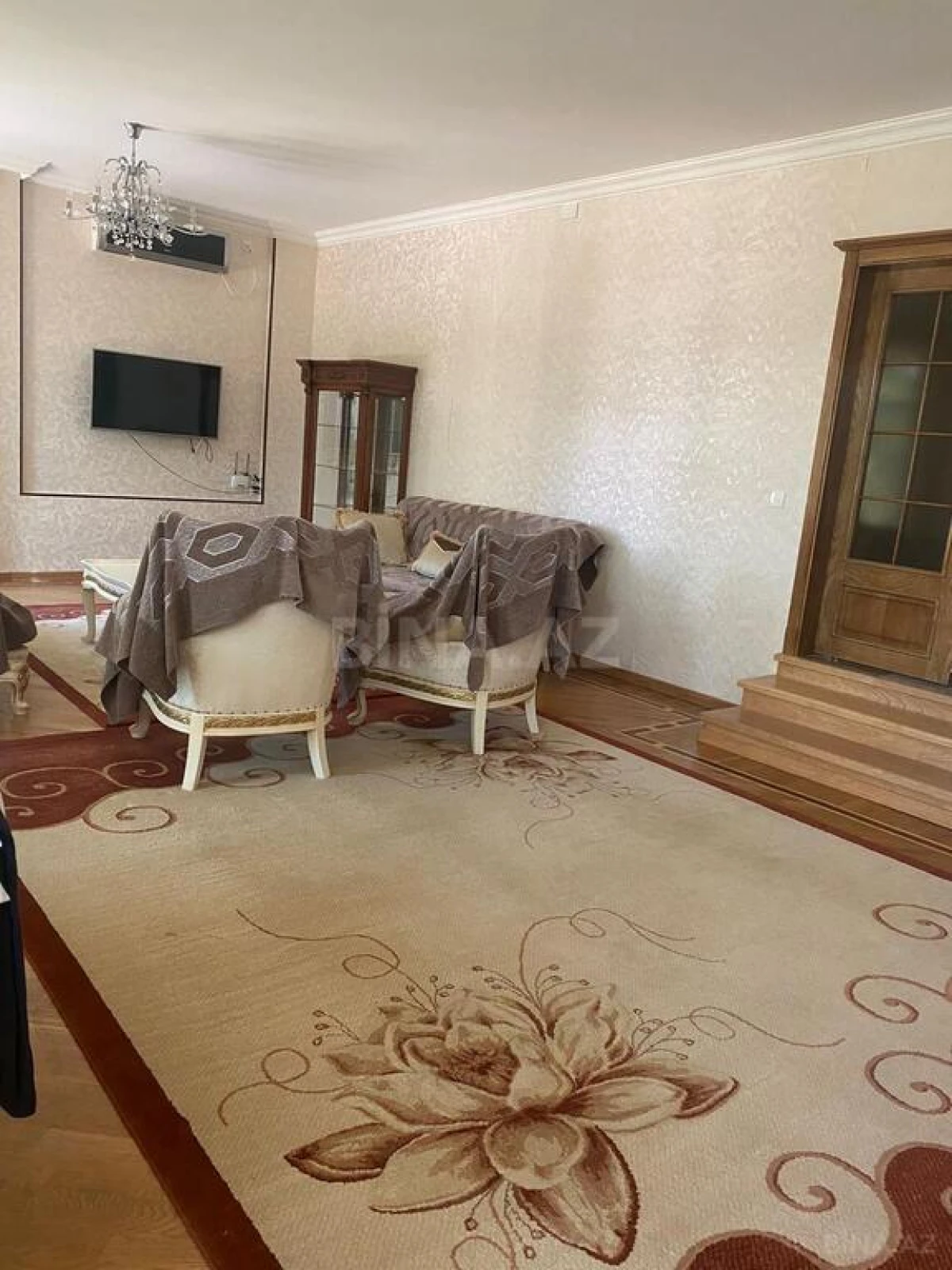 Kirayə verilir 6 otaqlı həyət evi 450 m²