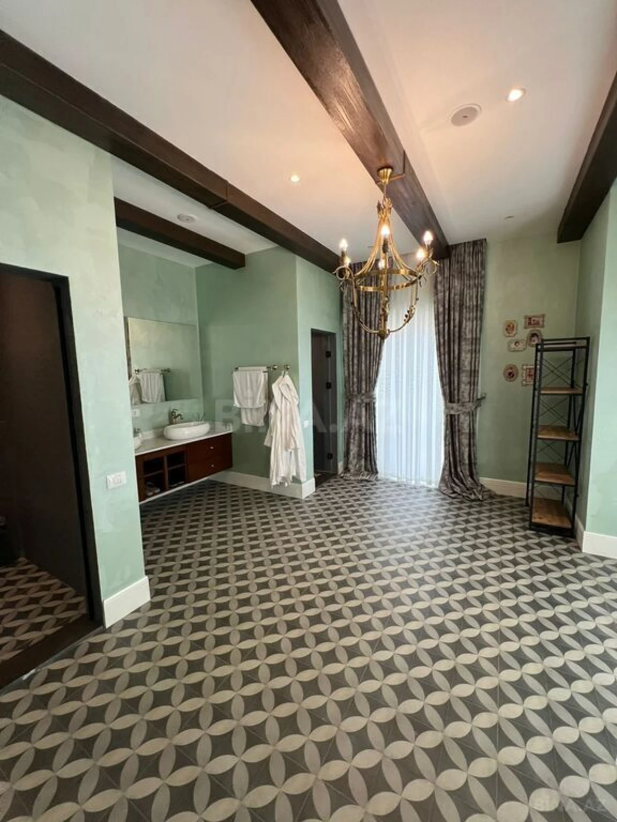 Kirayə verilir 6 otaqlı həyət evi 280 m²