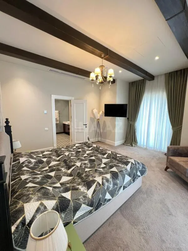 Kirayə verilir 6 otaqlı həyət evi 280 m²