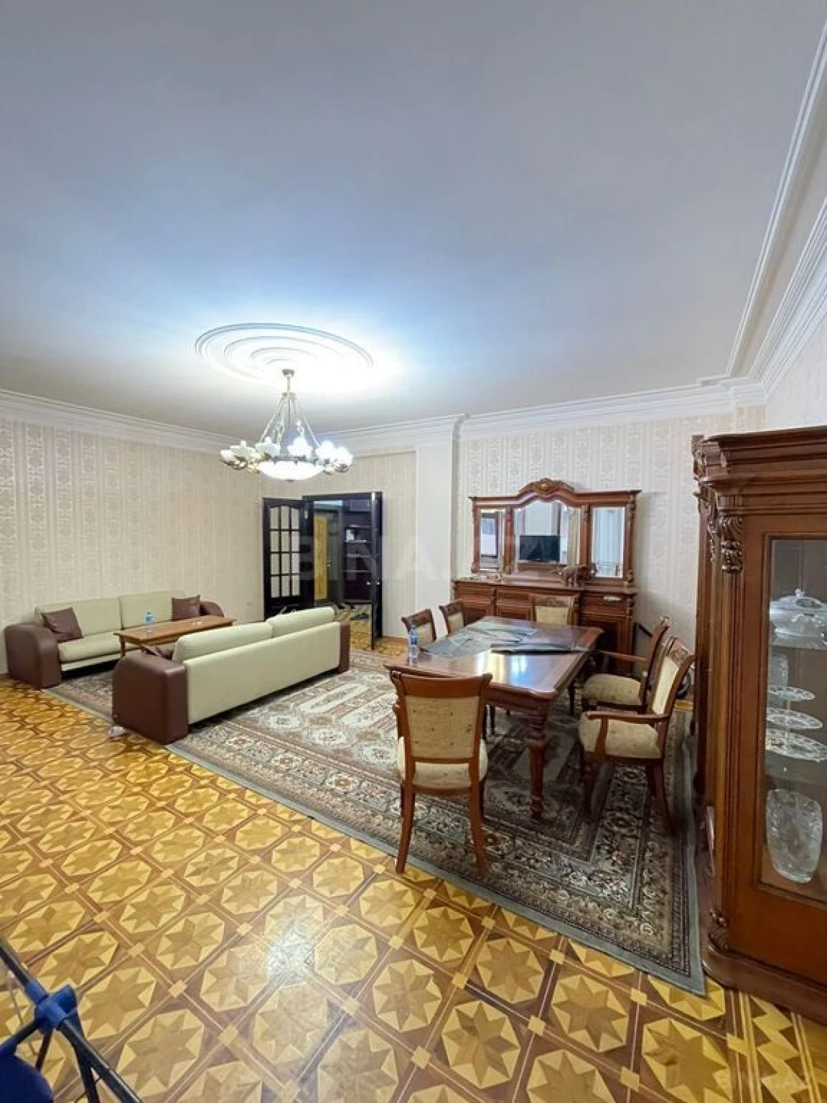 Kirayə verilir 3 otaqlı mənzil 160 m²