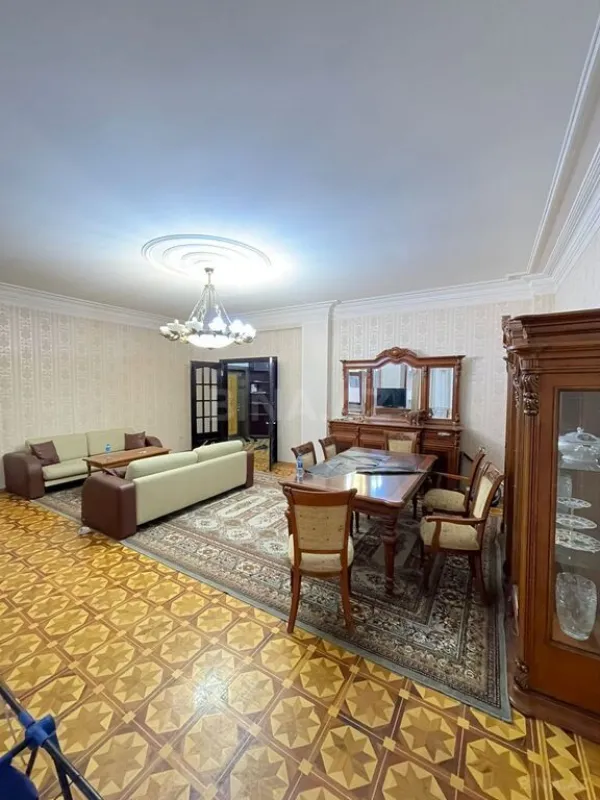Kirayə verilir 3 otaqlı mənzil 160 m²