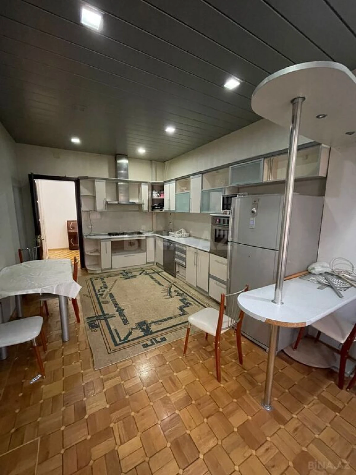 Kirayə verilir 3 otaqlı mənzil 160 m²