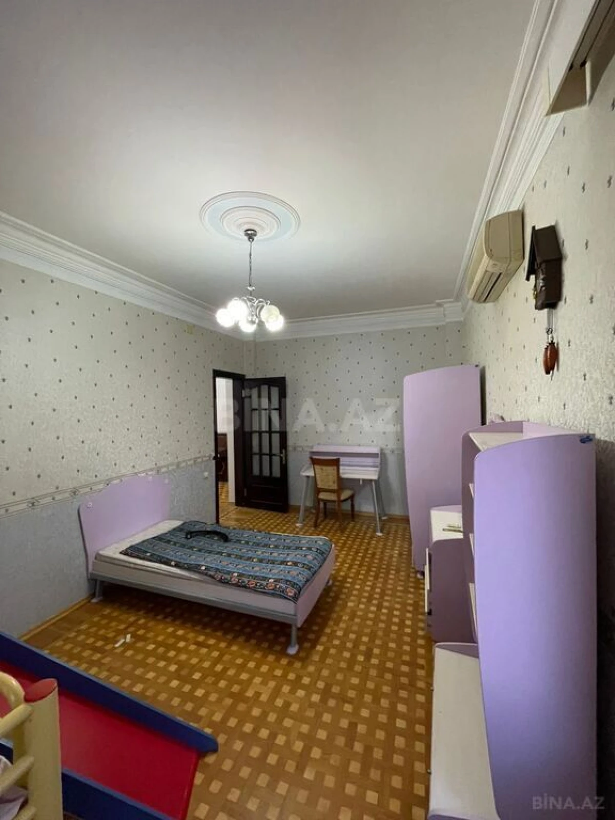 Kirayə verilir 3 otaqlı mənzil 160 m²