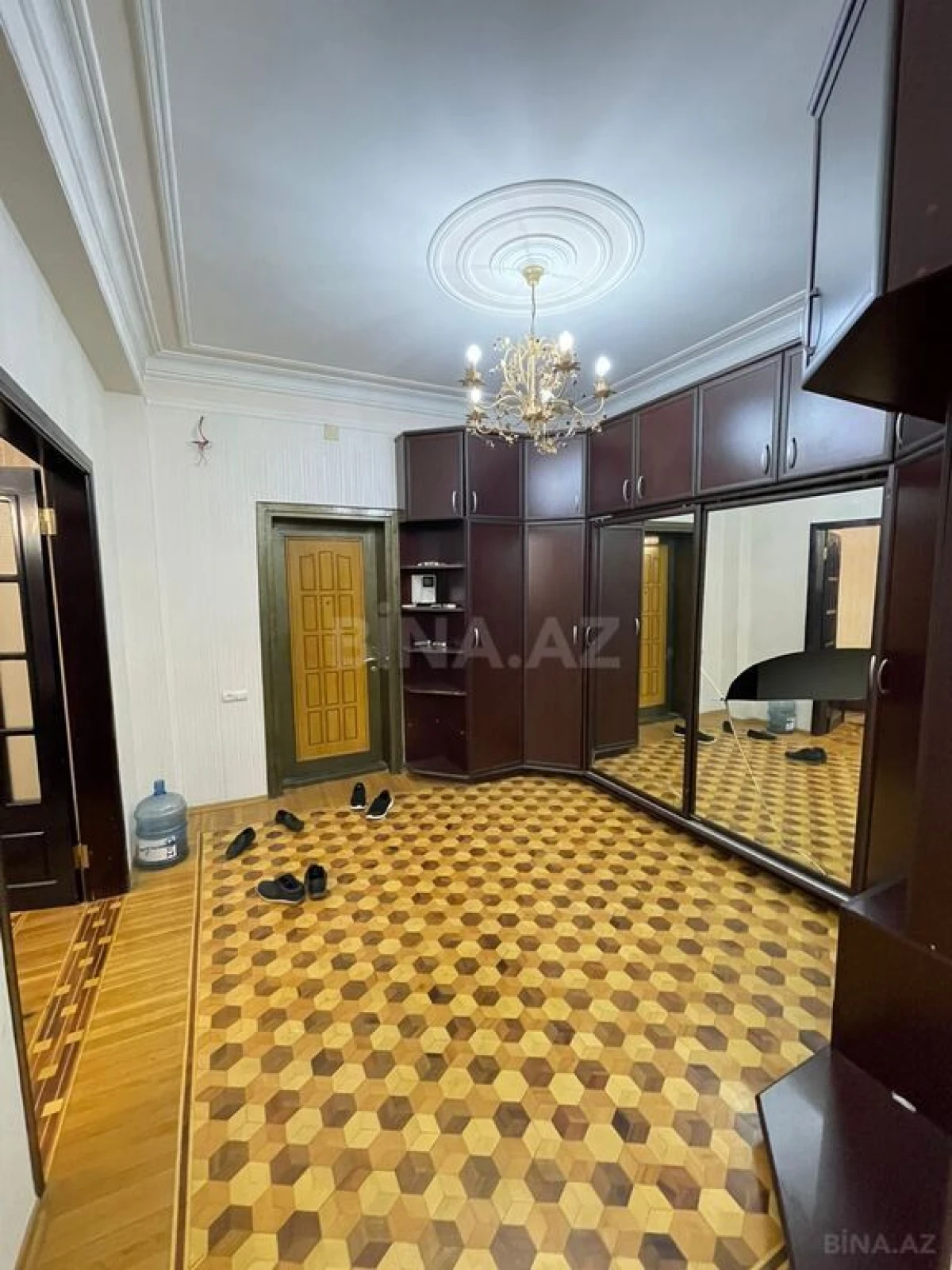 Kirayə verilir 3 otaqlı mənzil 160 m²