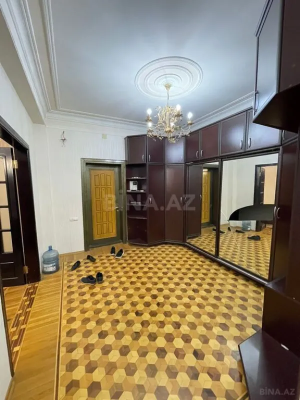Kirayə verilir 3 otaqlı mənzil 160 m²