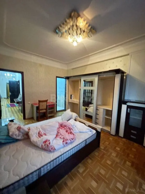 Kirayə verilir 3 otaqlı mənzil 160 m²