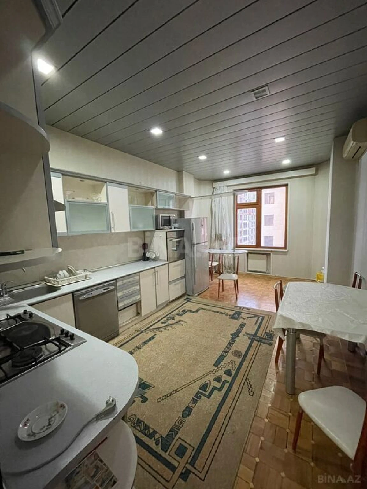 Kirayə verilir 3 otaqlı mənzil 160 m²