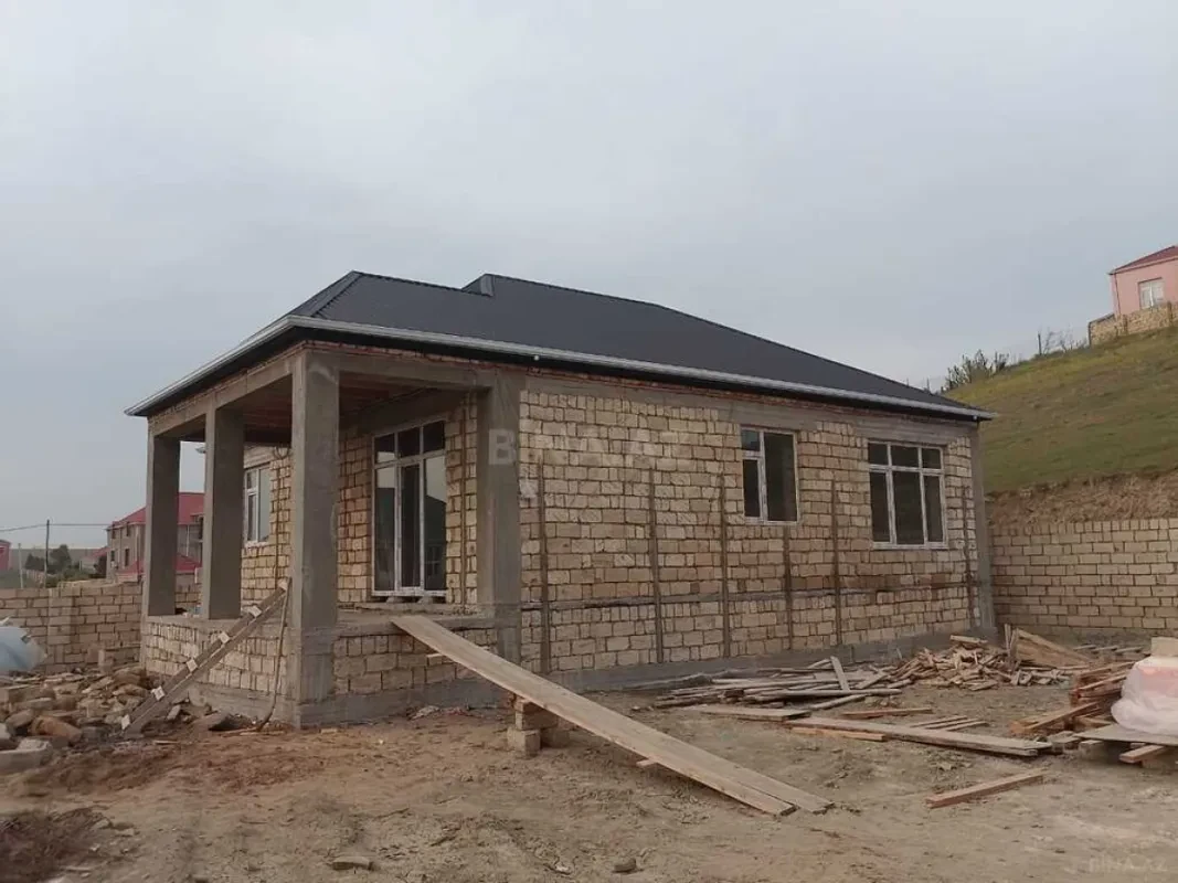 Satılır 4 otaqlı həyət evi 140 m²