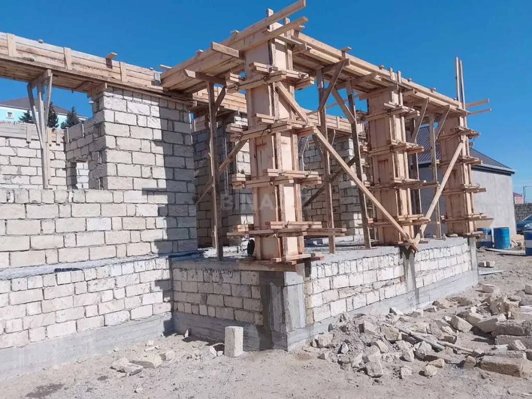 Satılır 4 otaqlı həyət evi 140 m²