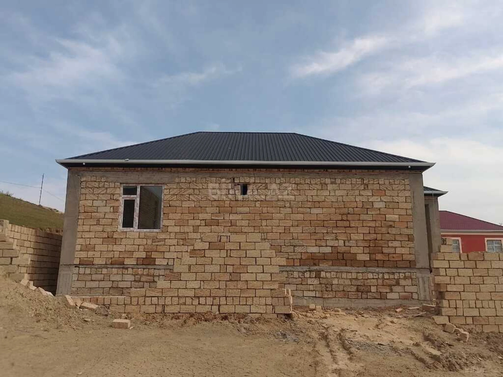 Satılır 4 otaqlı həyət evi 140 m²