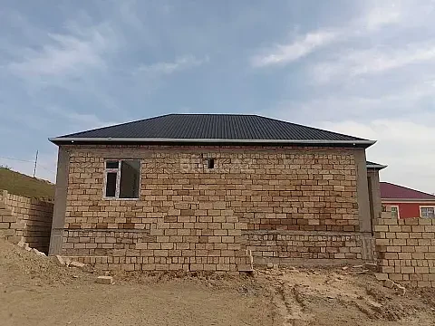 Satılır 4 otaqlı həyət evi 140 m²