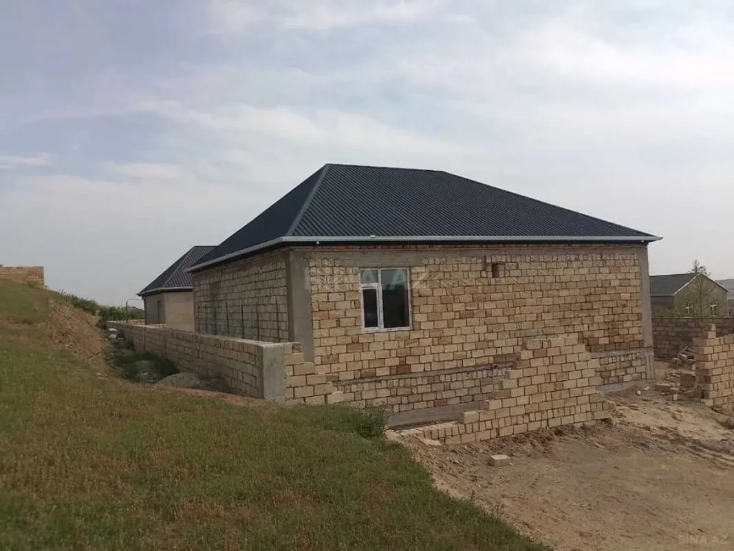 Satılır 4 otaqlı həyət evi 140 m²