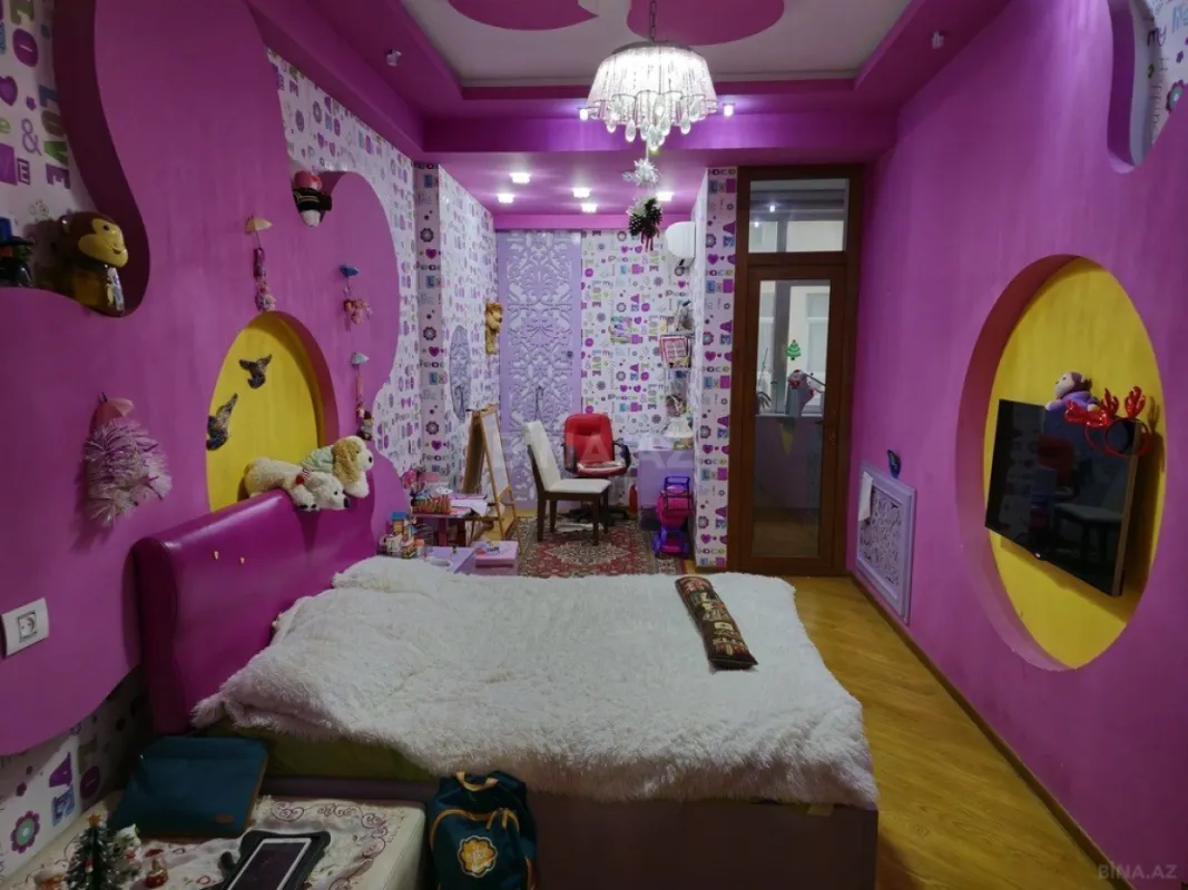 Satılır 4 otaqlı mənzil 179 m²