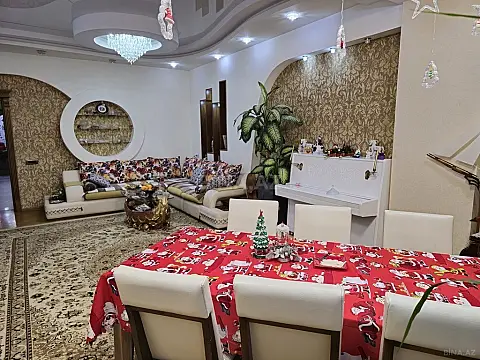 Satılır 4 otaqlı mənzil 179 m²