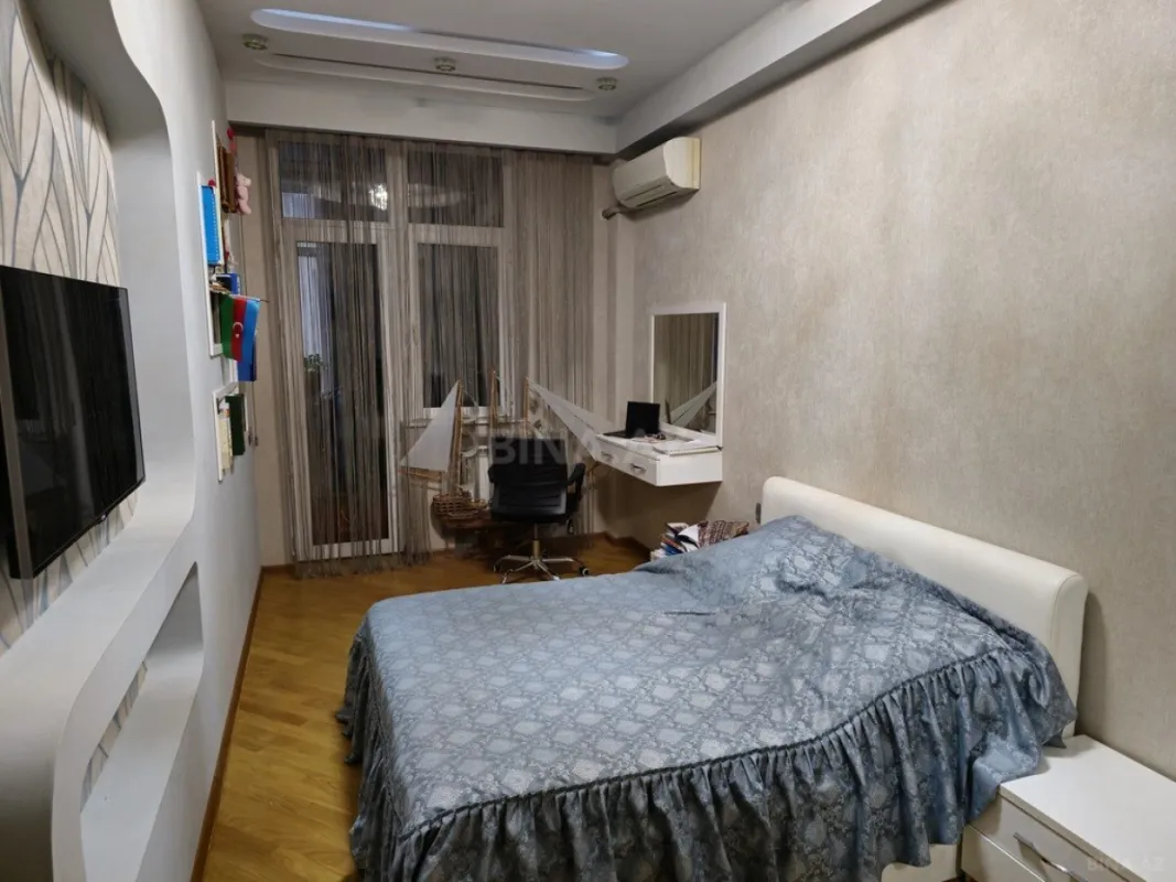 Satılır 4 otaqlı mənzil 179 m²